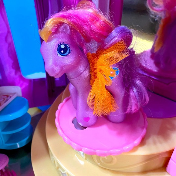 MY LITTLE PONY G3 2002 CELEBRATION CASTLE PLAYS MUSIC & LIGHTS UP EXCLUSIVE PONY - Picture 6 of 16